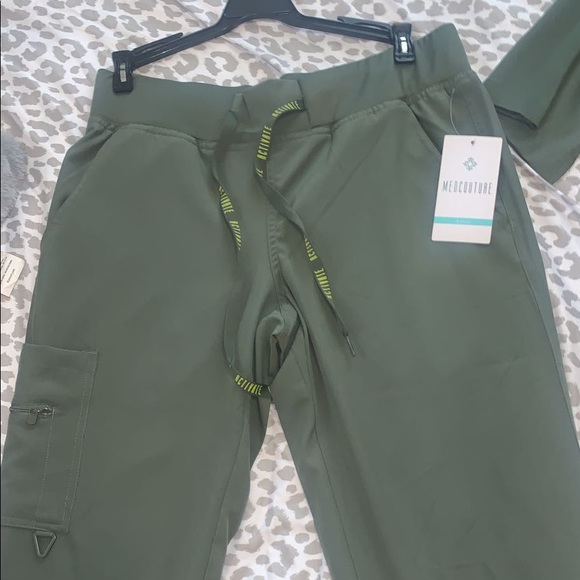 Xsmall/small olive green scrubs. Gently used - Picture 2 of 13